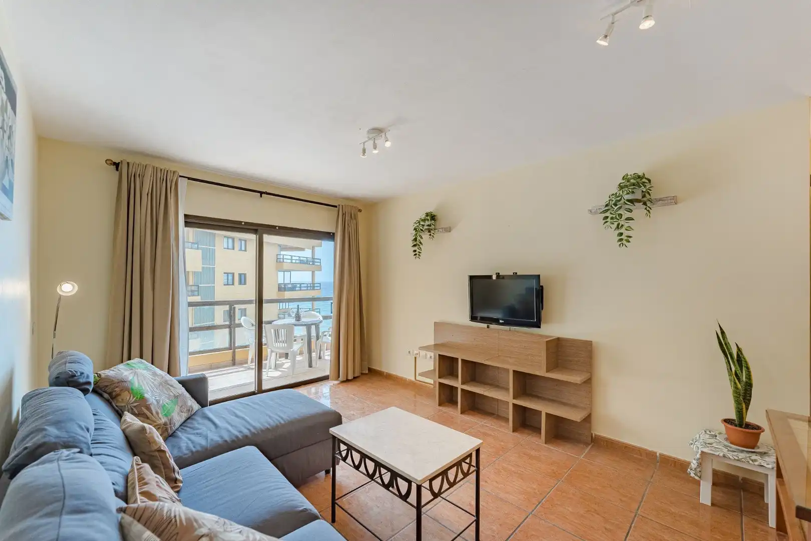Sala d'estar de Apartament de lloguer en San Miguel de Abona amb Moblat i Piscina comunitària