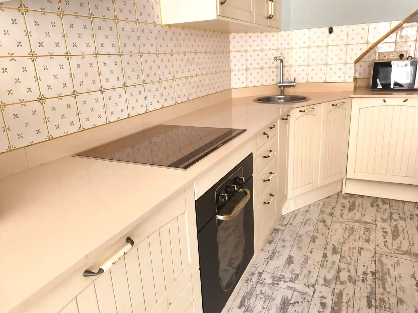 Cuina de Casa o xalet en venda en Vilanova i la Geltrú amb Aire condicionat, Terrassa i Balcó