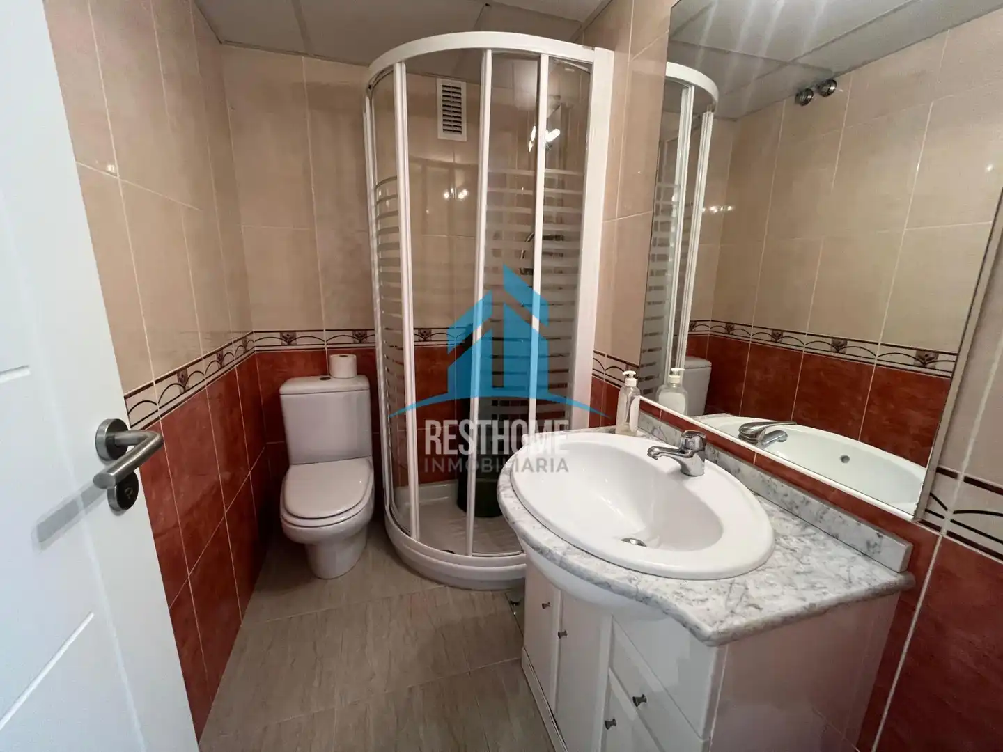 Badezimmer von Wohnungen zum Verkauf in Cullera mit Klimaanlage, Terrasse und Gemeinschaftspool