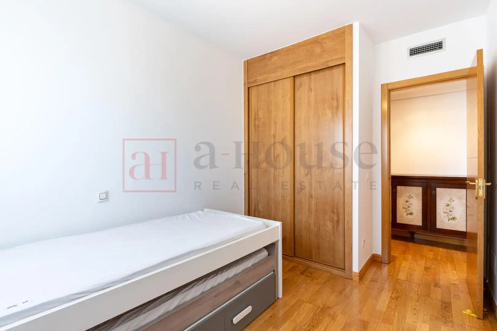 Schlafzimmer von Wohnung zum Verkauf in Madrid mit Klimaanlage, Heizung und Privatgarten
