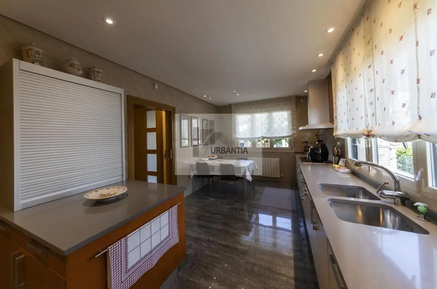 Cocina de Casa o chalet en venta en Cizur con Calefacción, Jardín privado y Parquet