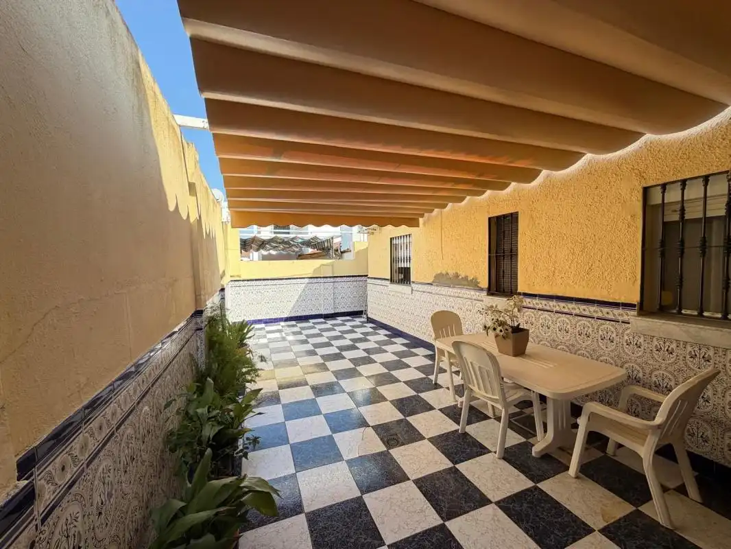 Terrassa de Casa adosada en venda en Dos Hermanas amb Aire condicionat, Calefacció i Terrassa