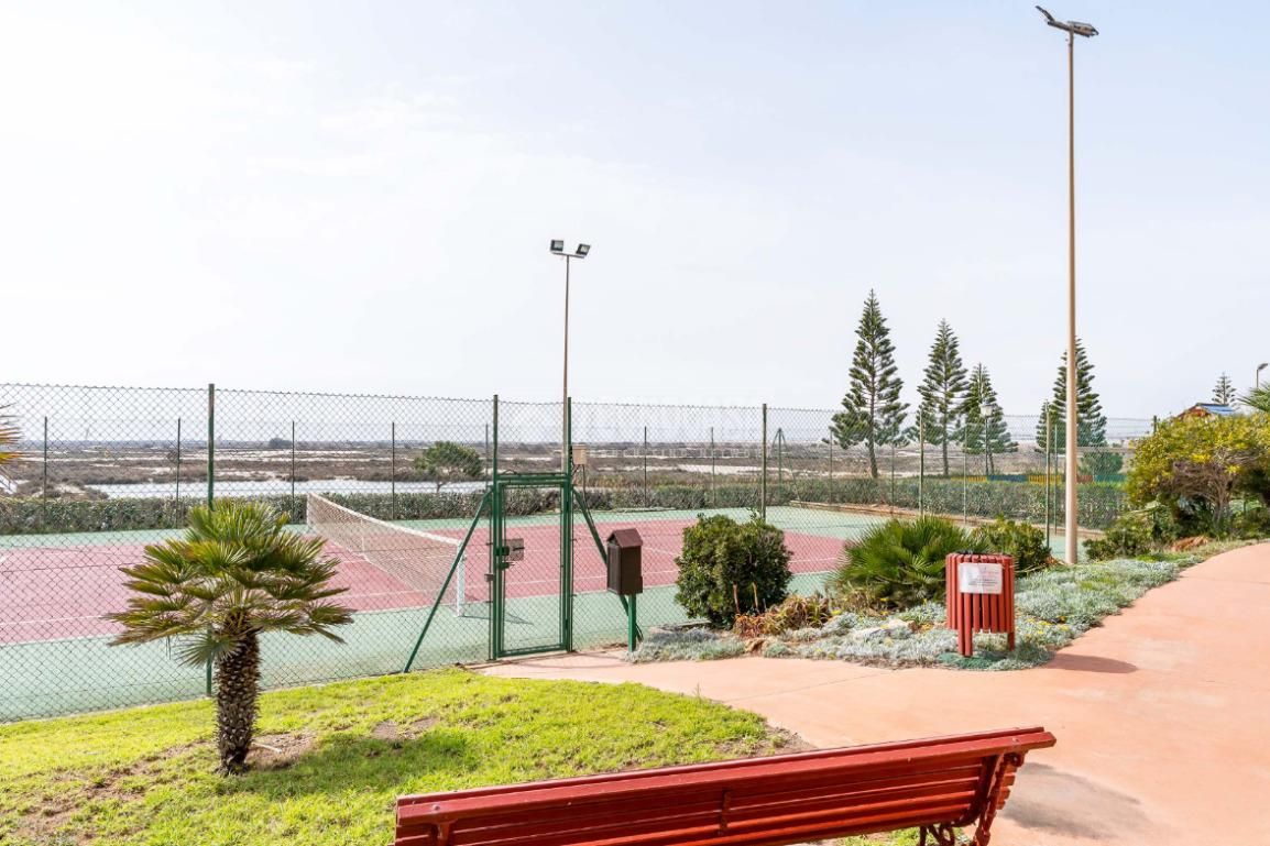 Außenansicht von Wohnung zum Verkauf in Roquetas de Mar mit Heizung und Terrasse