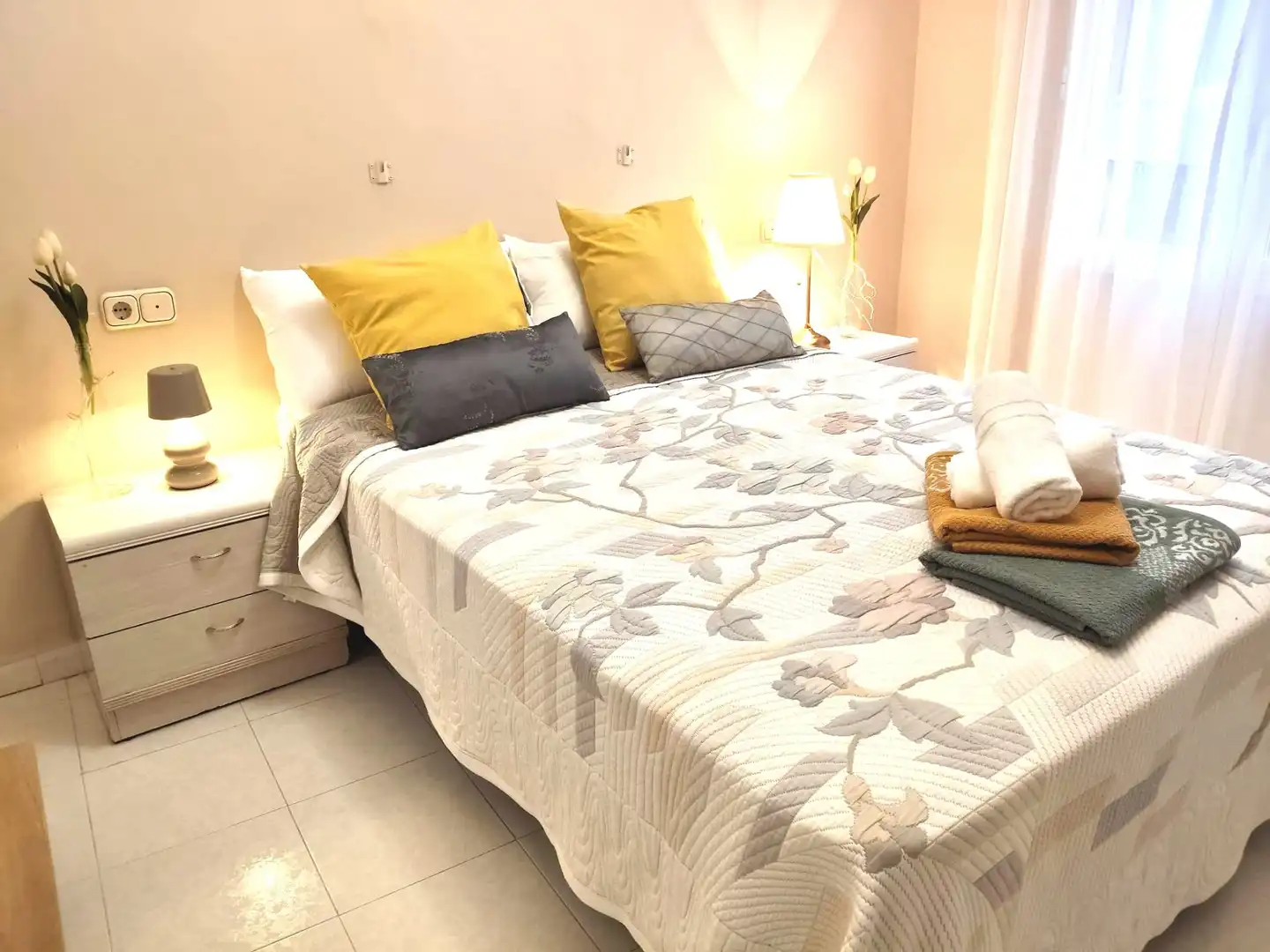 Bedroom of Apartments for rent in Granada  with Air Conditioner, Heating and Furnished