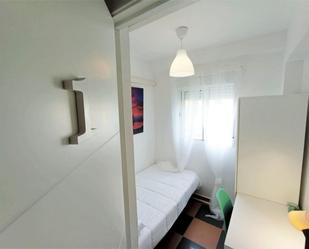 Bedroom of Flat to share in  Granada Capital  with Air Conditioner, Heating and Terrace