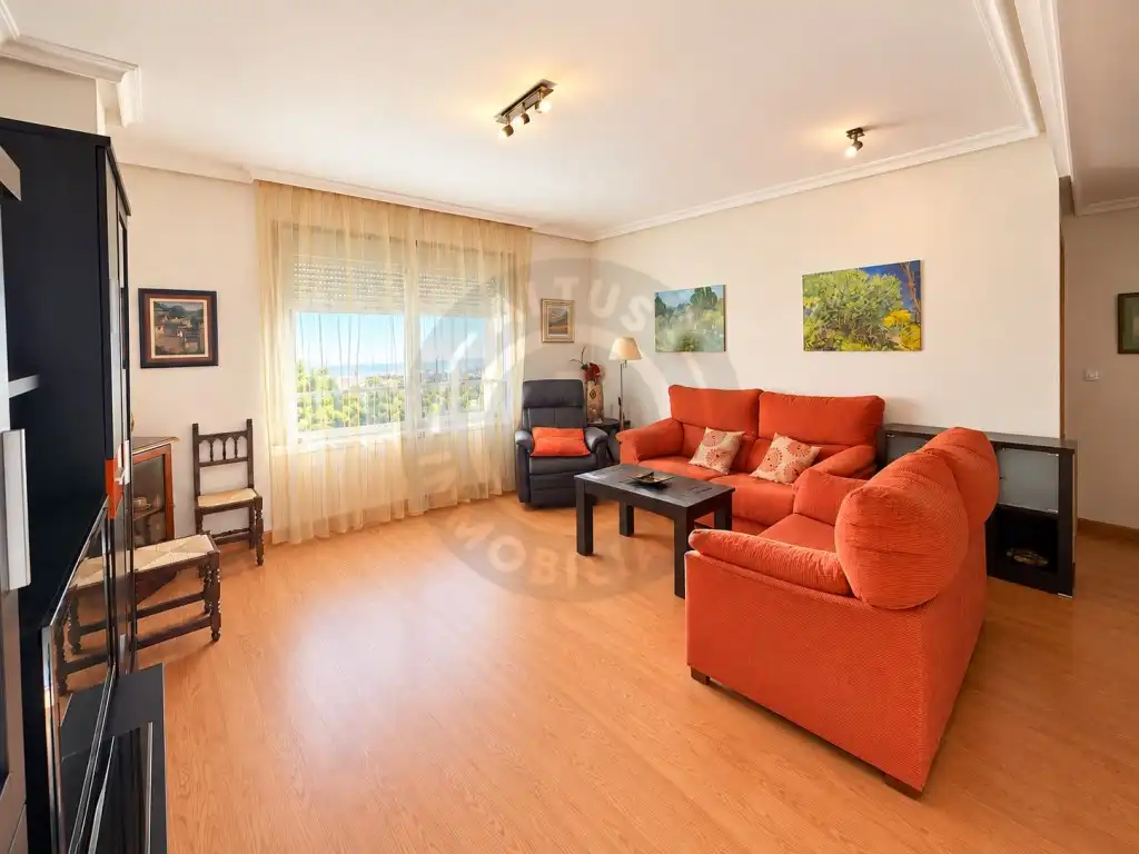 Sala de estar de Piso en venta en Cáceres con Aire acondicionado, Horno y Microondas