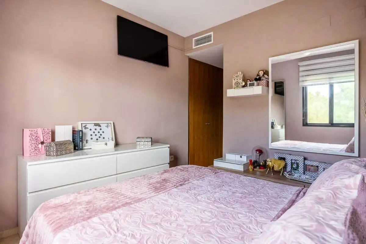 Bedroom of Flat for sale in Sevilla  with Air Conditioner, Heating and Storage room