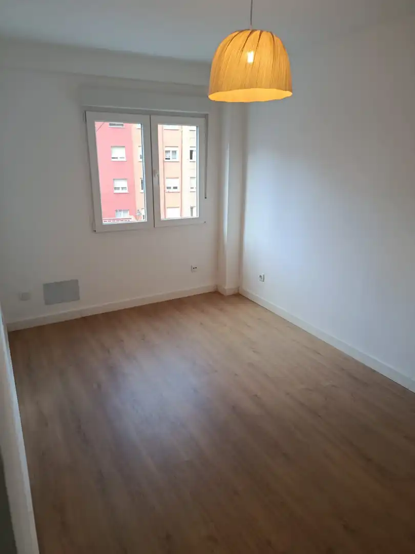 Dormitori de Pis en venda en Avilés amb Parquet, Terrassa i Forn