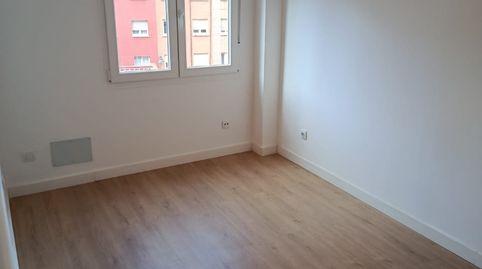 Foto 3 de Piso en venta en Plaza de la Hispanidad, Villalegre - La Luz, Avilés