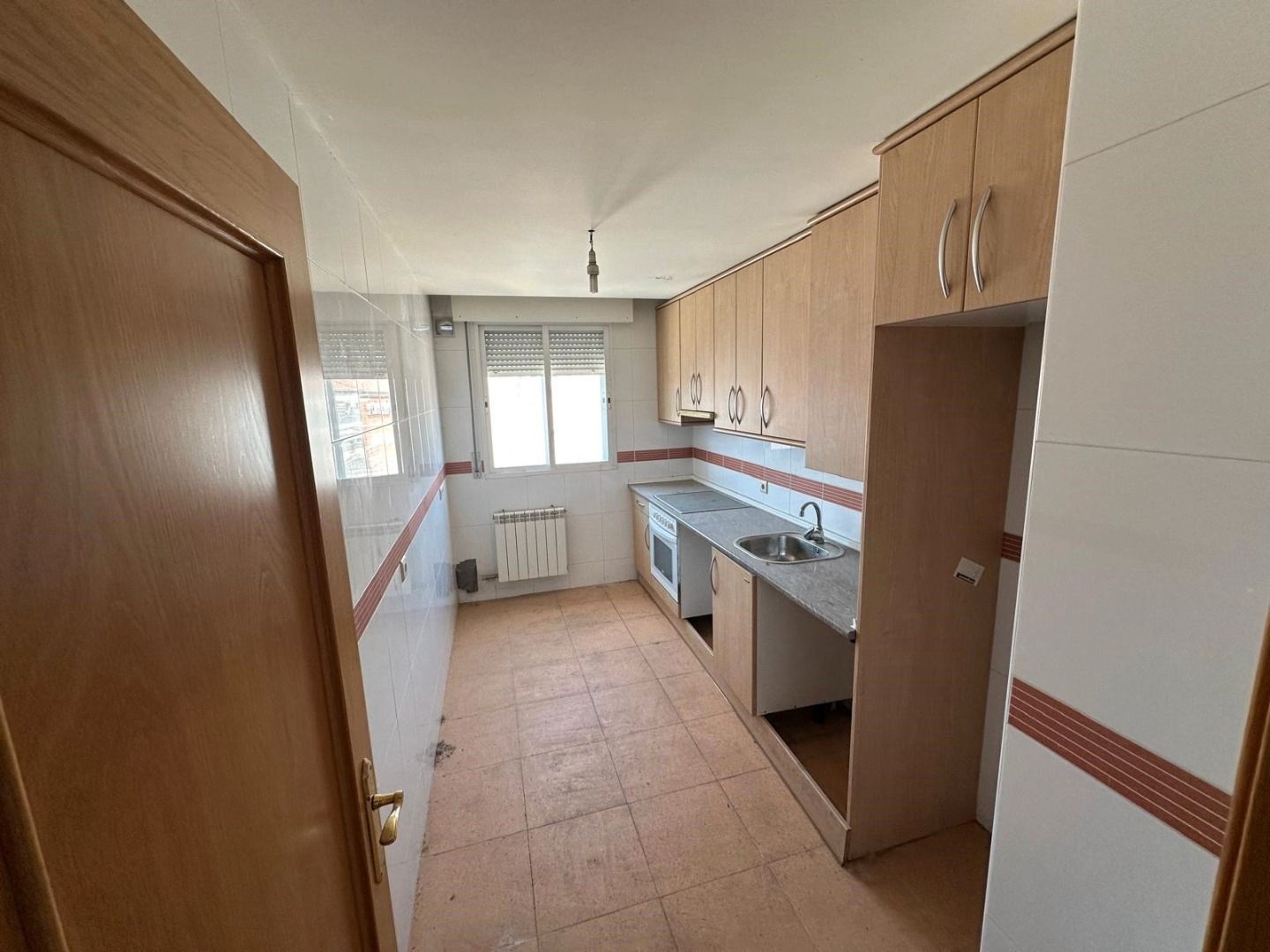 Kitchen of Apartment for sale in Burgos Capital  with Heating