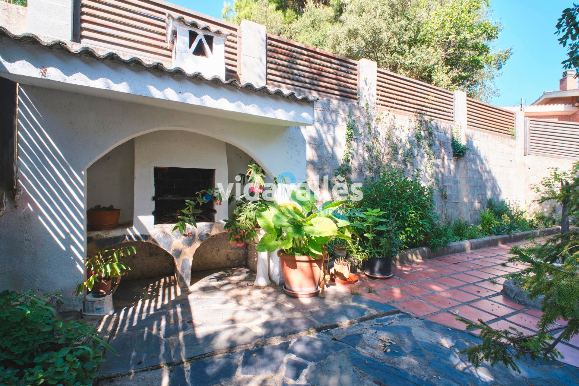 Vista exterior de Casa o xalet en venda en Cànoves I Samalús amb Calefacció, Jardí privat i Parquet