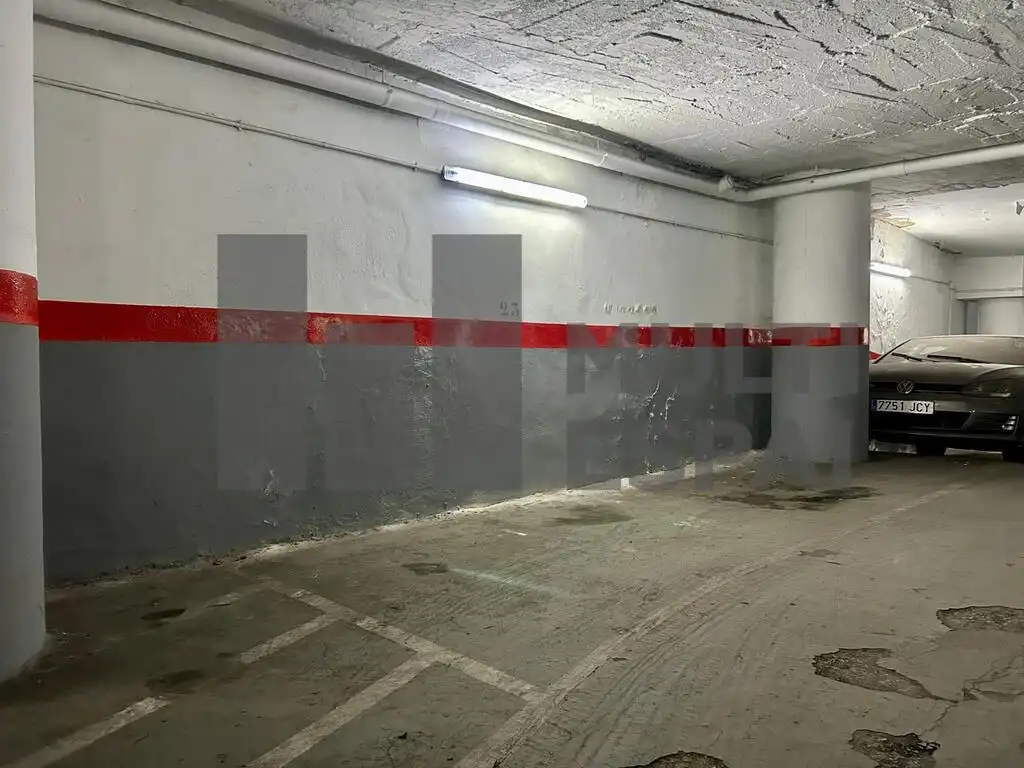 Einzelparkplatz mit Aufzug zum Verkauf in Carrer de Balmes, imagen 2