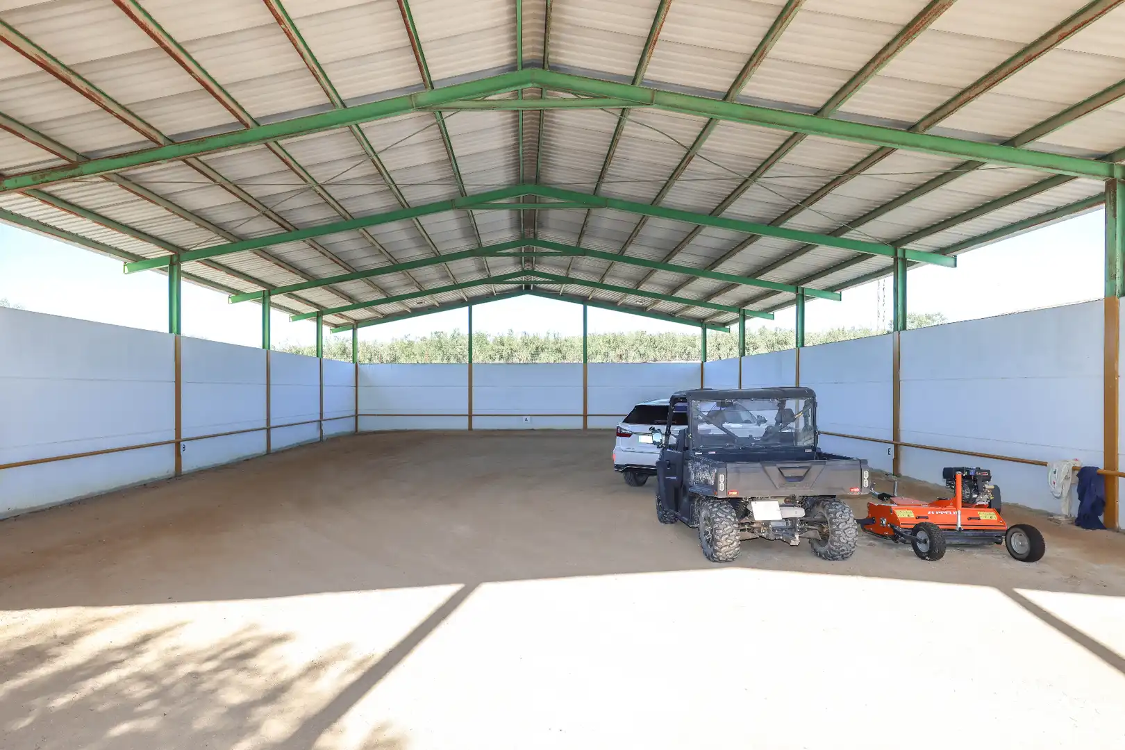 Parking of Houses for sale in Morón de la Frontera  with Air Conditioner, Private garden and Swimming Pool