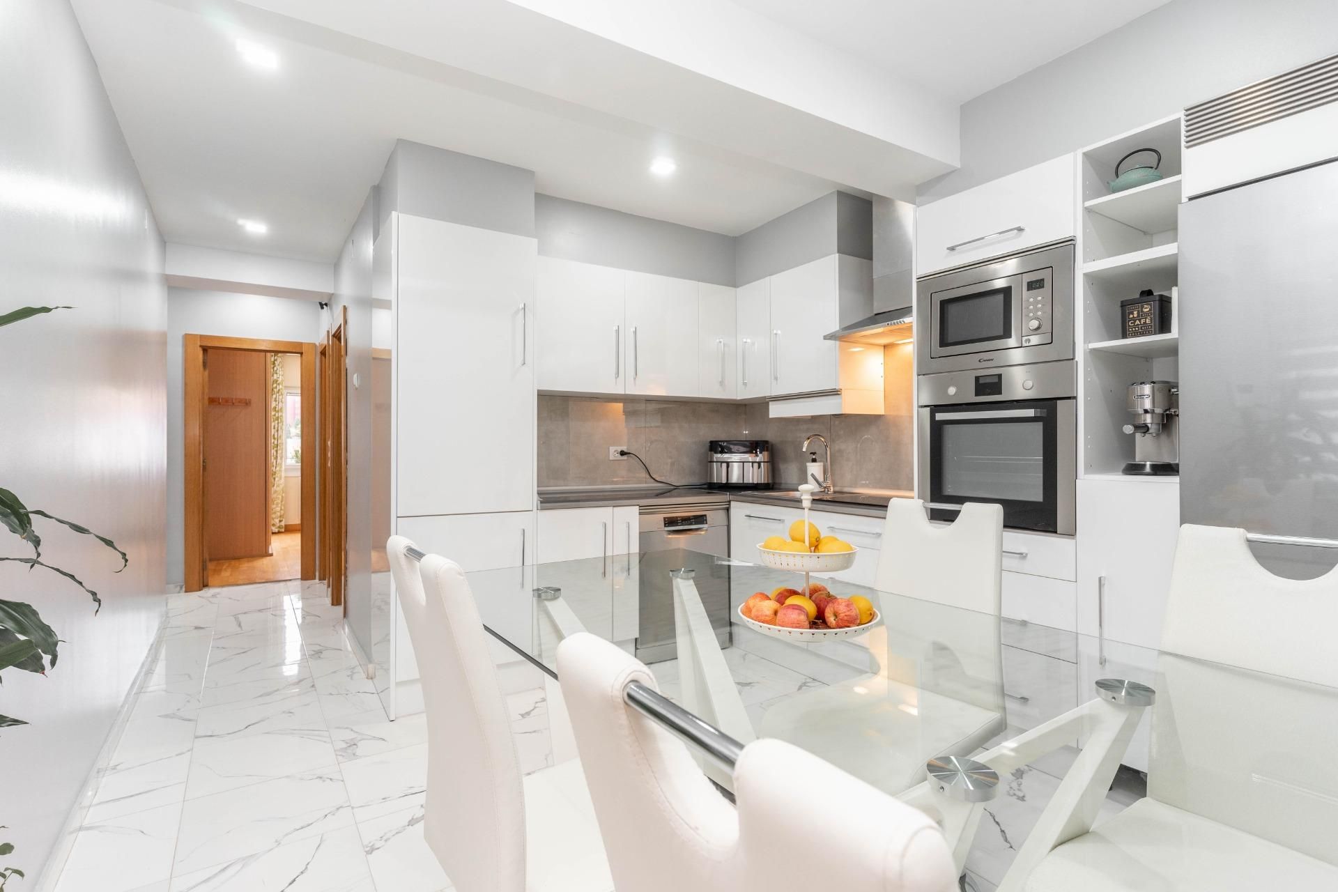 Cocina de Piso en venta en Oviedo  con Calefacción y Trastero