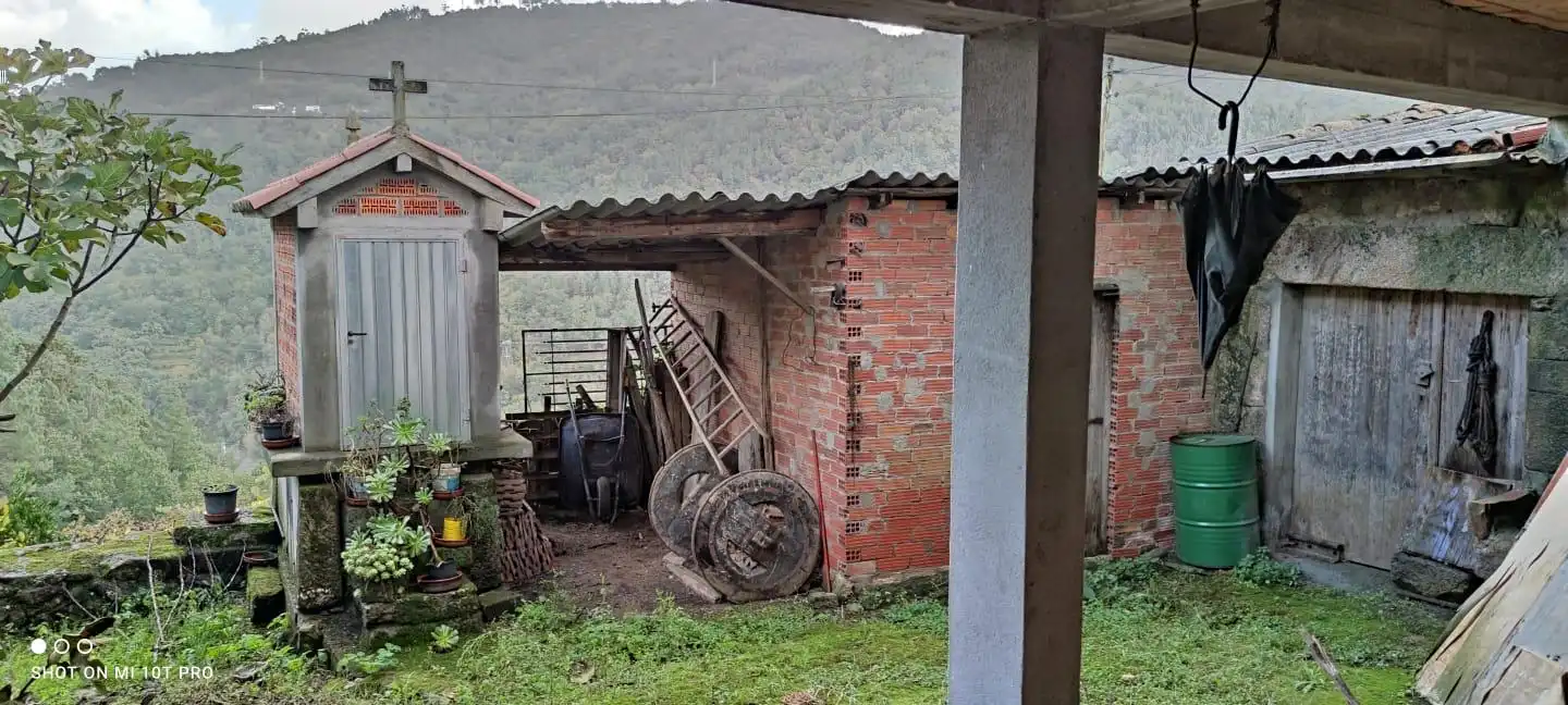 Vista exterior de Casa o xalet en venda en A Peroxa  amb Calefacció, Jardí privat i Terrassa