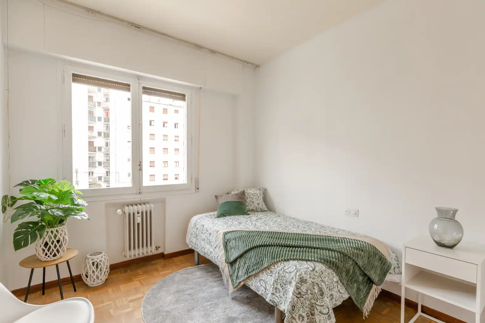 Habitación de Piso en venta en  Pamplona / Iruña con Calefacción, Parquet y Terraza