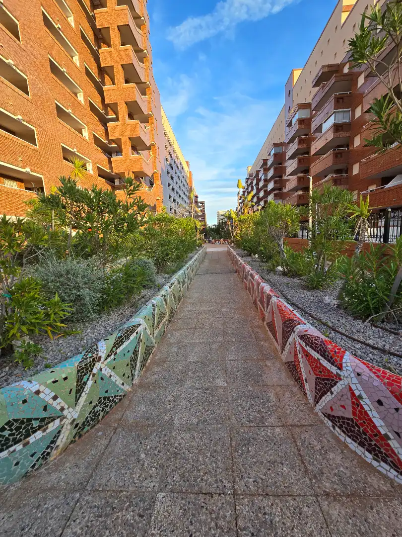 Vista exterior de Àtic en venda en Oropesa del Mar / Orpesa amb Aire condicionat, Calefacció i Terrassa
