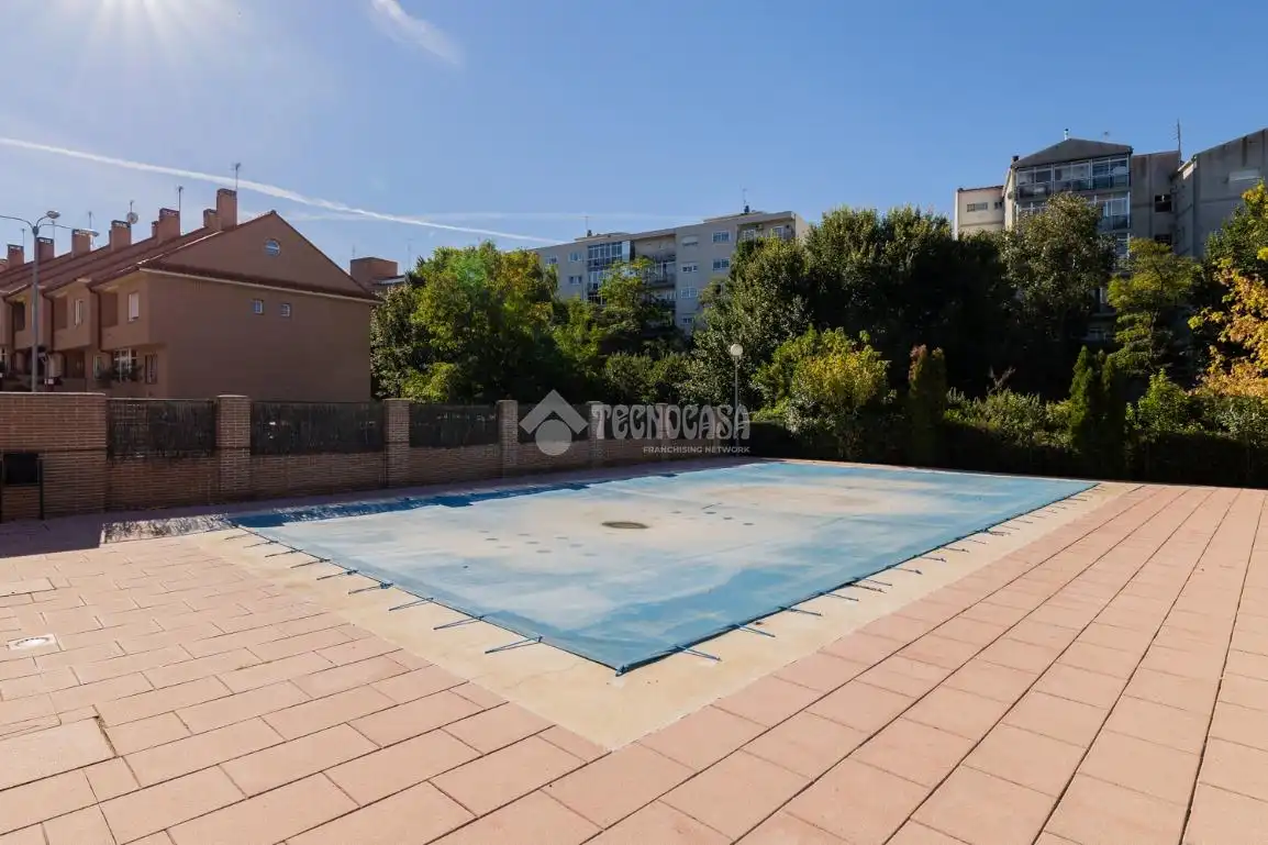 Piscina de Casa adosada de alquiler en Algete con Aire acondicionado, Calefacción y Jardín privado