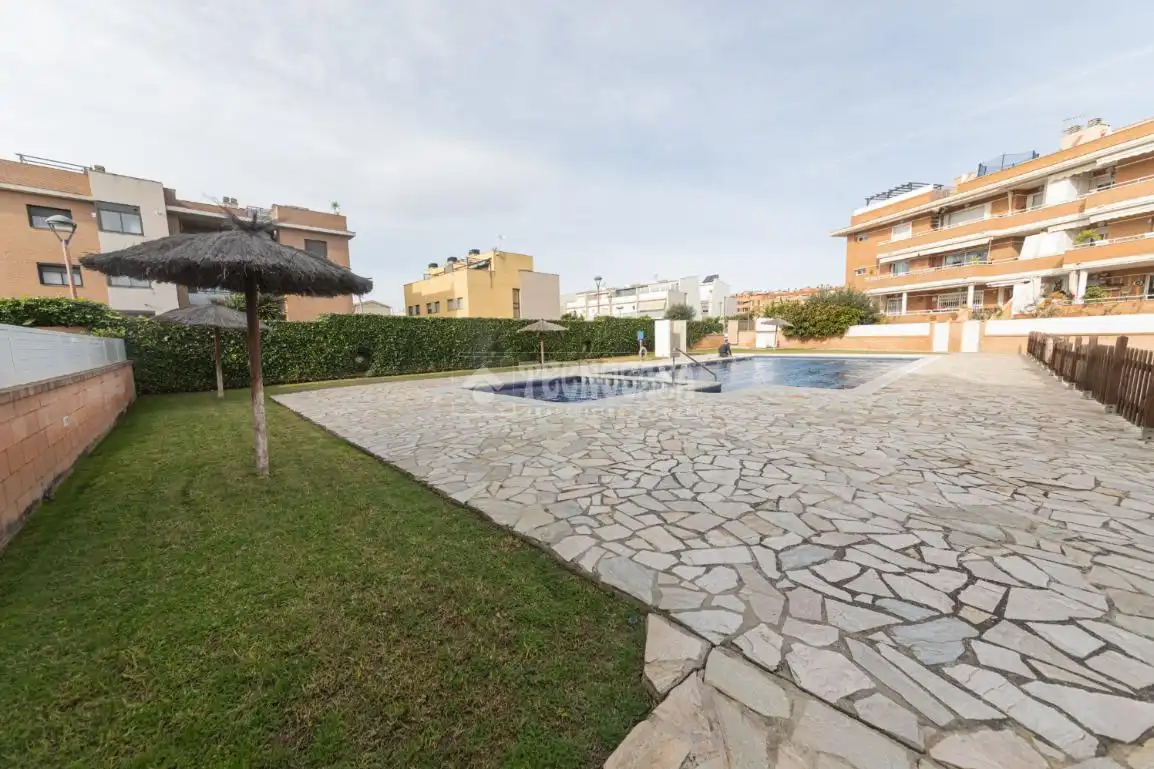 Piscina de Pis en venda en Cubelles amb Calefacció i Terrassa