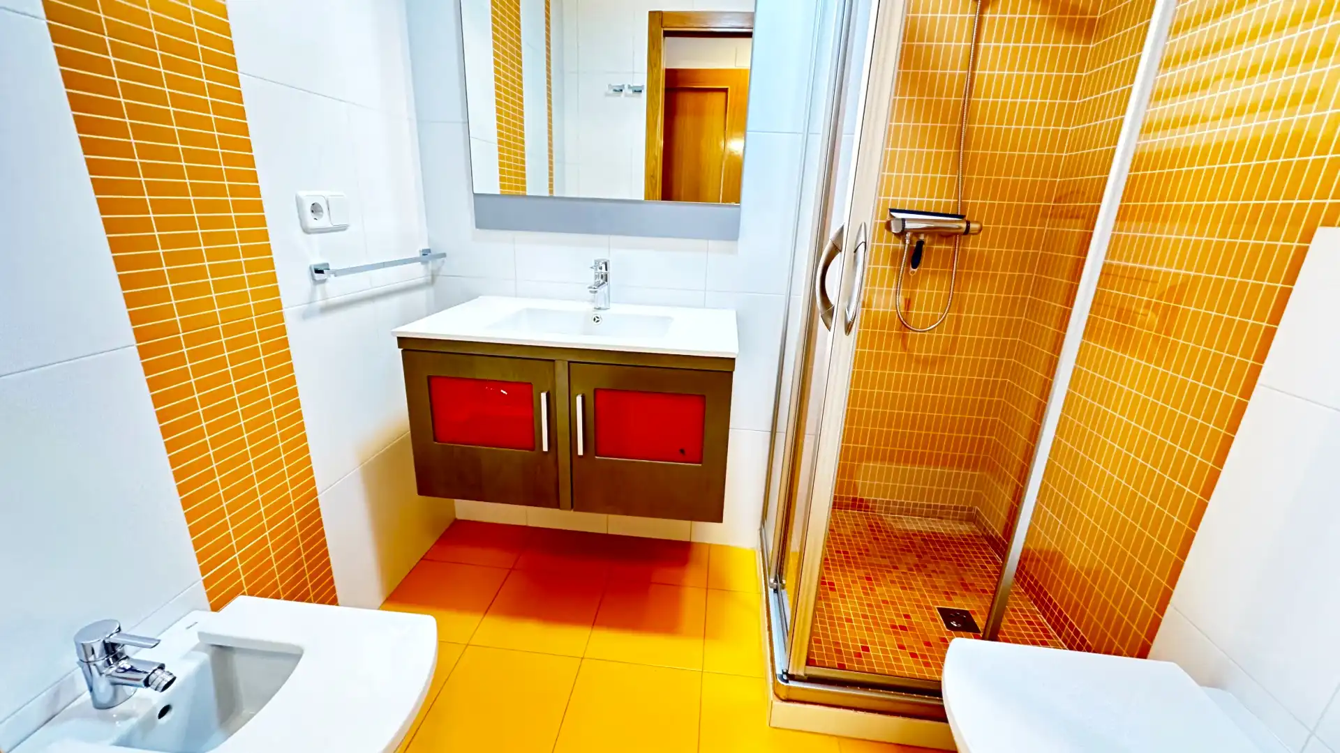 Baño de Apartamento de alquiler en Gandia con Aire acondicionado, Calefacción y Terraza
