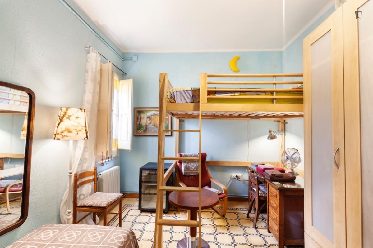 Apartment to share in Fort Pienc