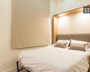 Bedroom of Flat to rent in  Madrid Capital  with Air Conditioner, Heating and Furnished