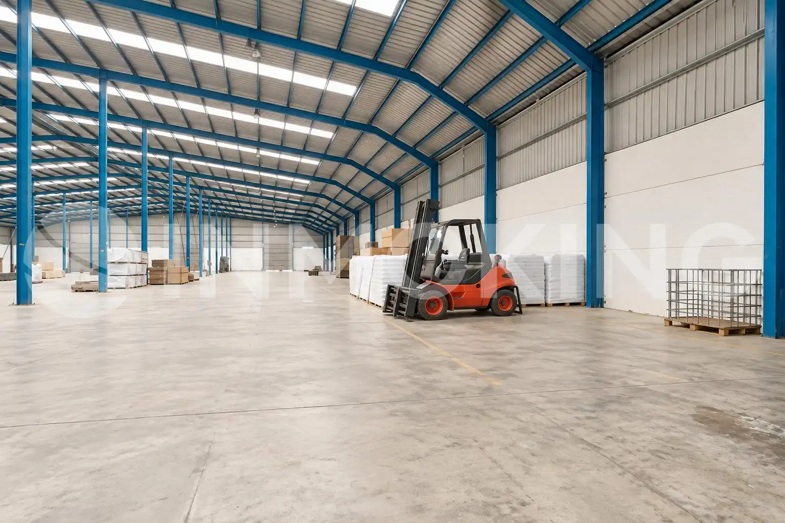 Industrial building to rent in Torija