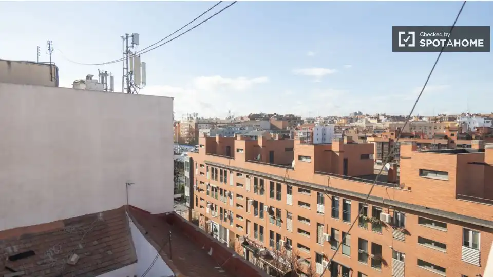 Vista exterior de Piso para compartir en Madrid con Aire acondicionado, Calefacción y Terraza
