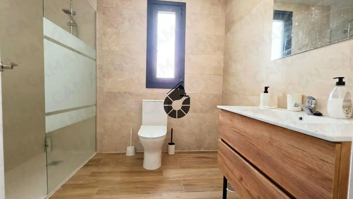 Baño de Casa o chalet de alquiler en Palomares del Río con Aire acondicionado, Jardín privado y Parquet