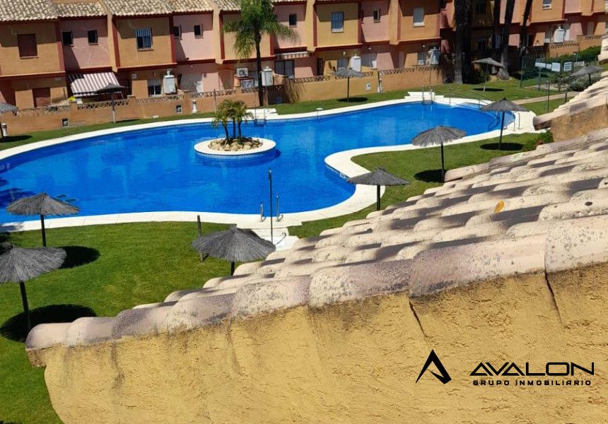 Piscina de Casa o xalet en venda en Lepe amb Aire condicionat, Jardí privat i Traster