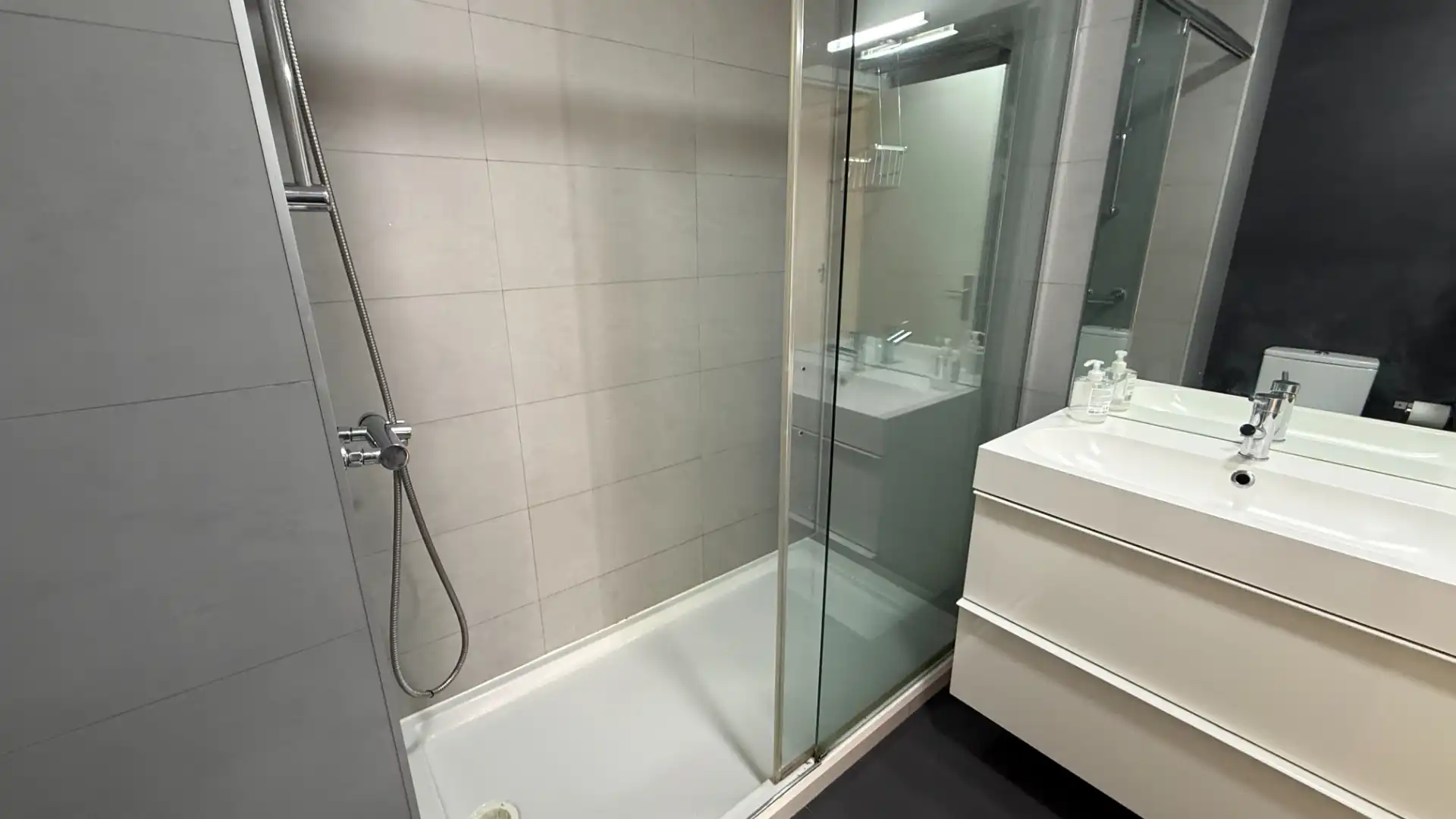Baño de Apartamento en venta en Madrid con Calefacción, Terraza y Amueblado