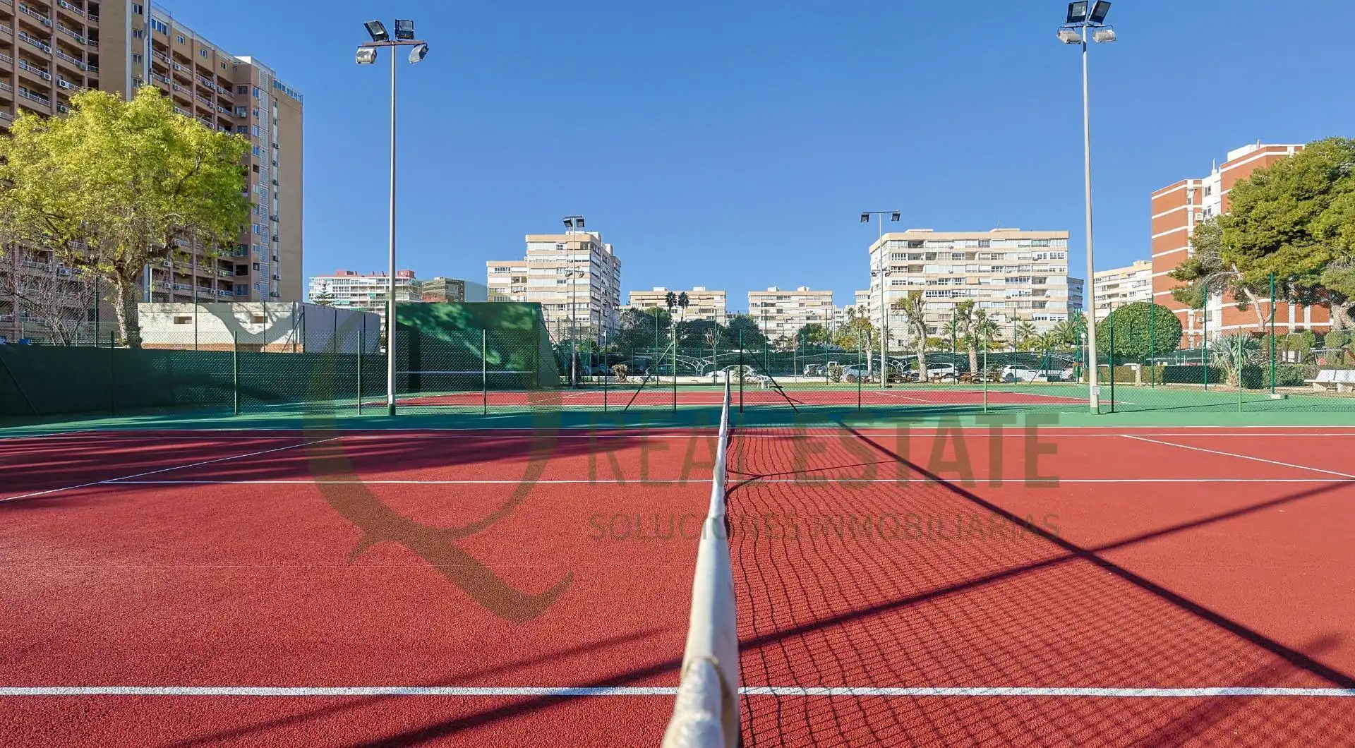 Außenansicht von Wohnung zum Verkauf in Alicante / Alacant mit Heizung, Privatgarten und Terrasse