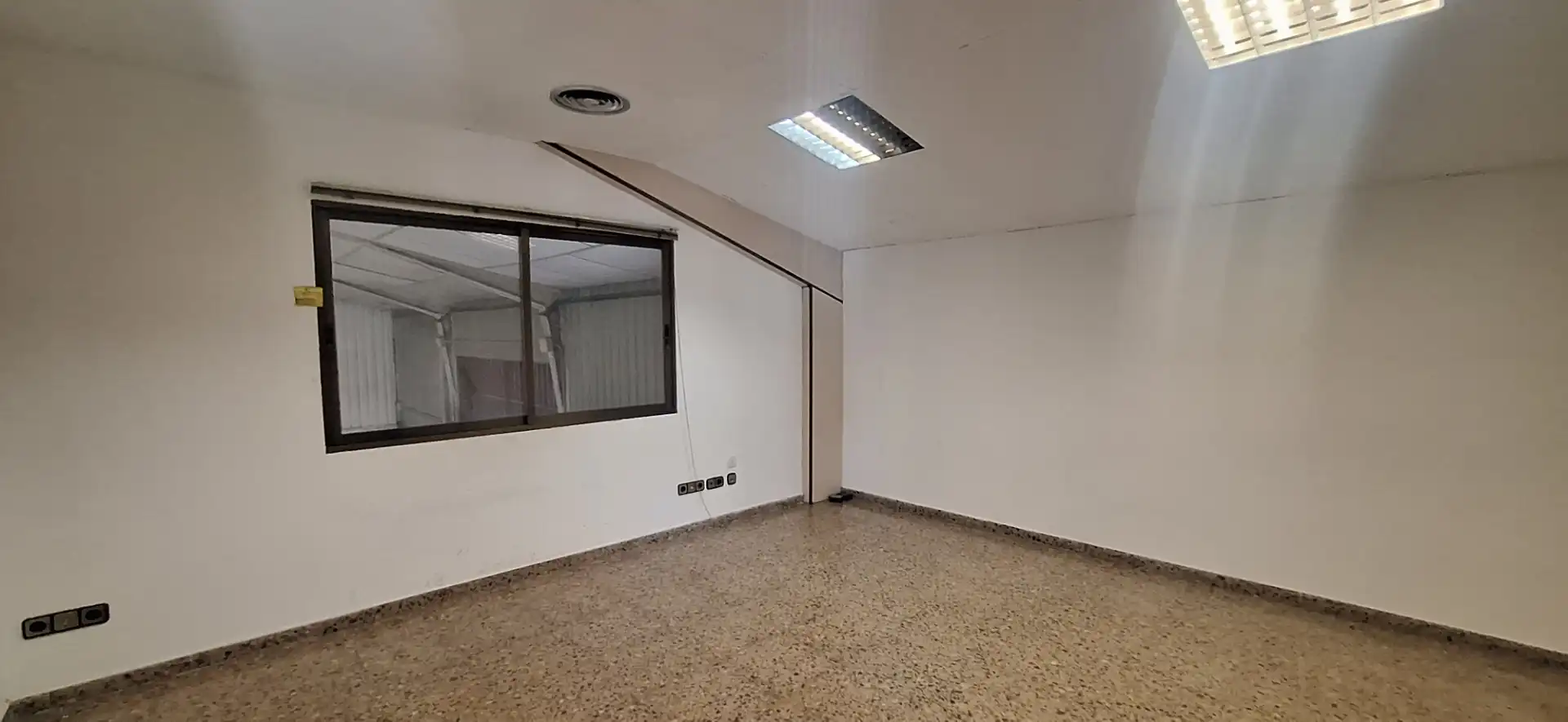 Fabrikhallen zur Miete in Valencia