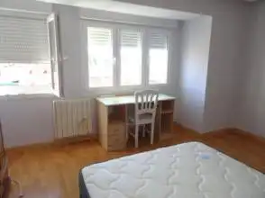 Habitación de Piso de alquiler en Gijón  con Calefacción, Parquet y Amueblado