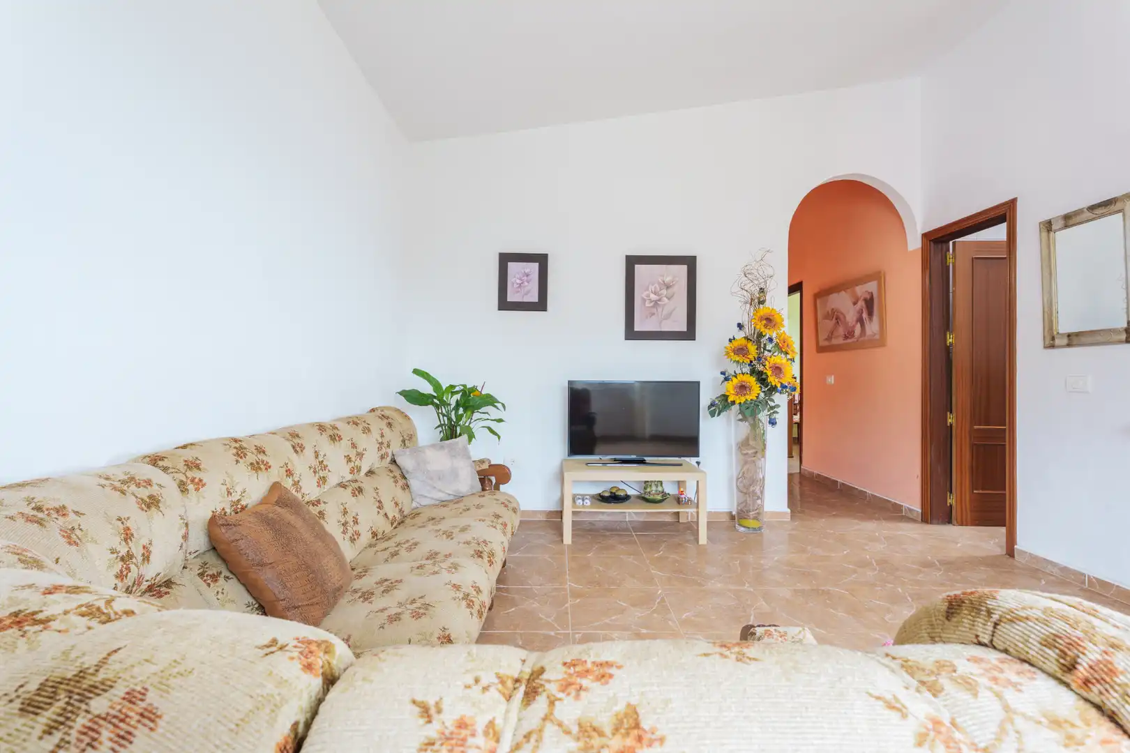 Sala d'estar de Casa o xalet en venda en El Rosario amb Jardí privat, Terrassa i Forn