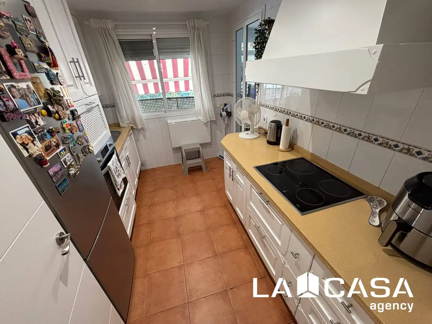 Cocina de Piso en venta en Dos Hermanas con Terraza y Piscina
