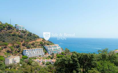 Vista exterior de Pis en venda en Tossa de Mar amb Aire condicionat i Terrassa