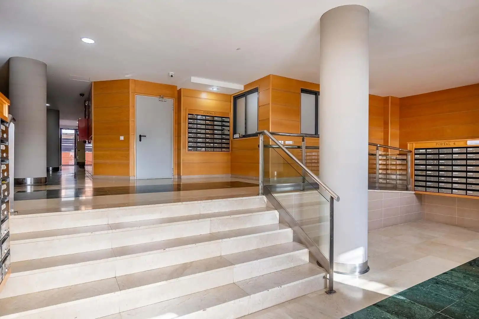 Wohnung zum Verkauf in Dos Hermanas mit Klimaanlage, Terrasse und Abstellraum