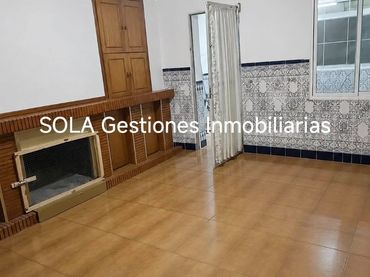 Casa amb balcó en venda a Villanueva del Arzobispo
