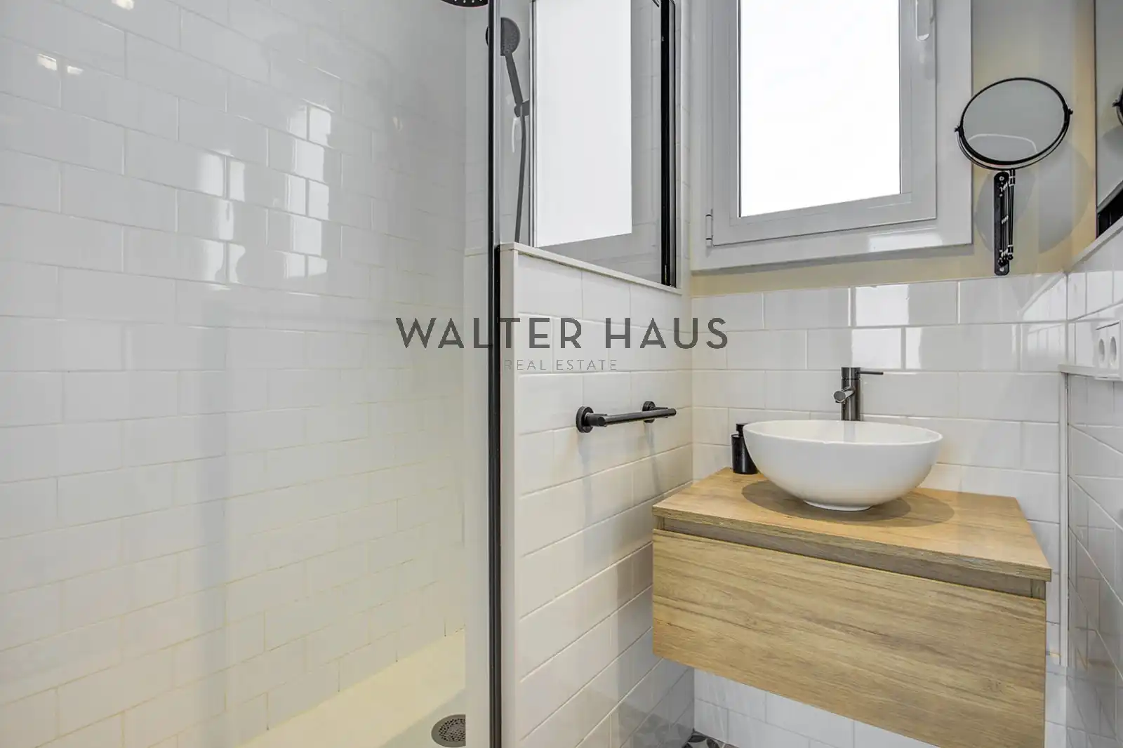 Bathroom of Attic for sale in Barcelona  with Air Conditioner, Terrace and Balcony