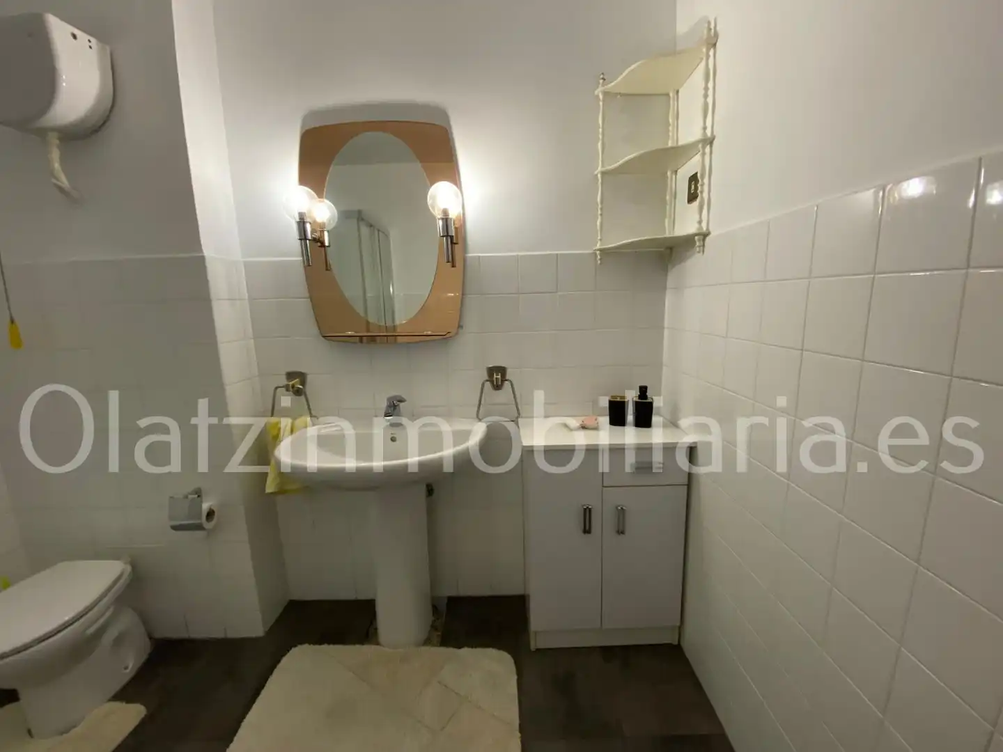 Baño de Piso de alquiler en Ortuella con Calefacción, Amueblado y Balcón