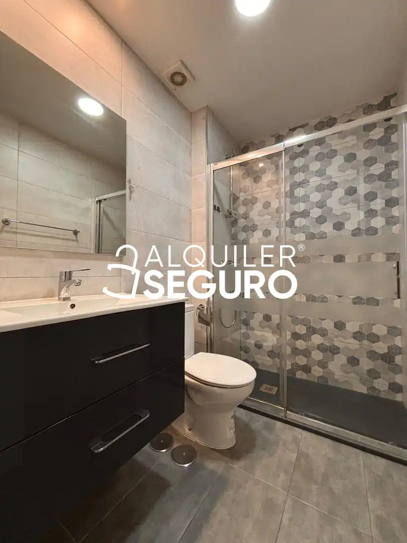 Badezimmer von Wohnung zur Miete in Madrid mit Heizung und Terrasse