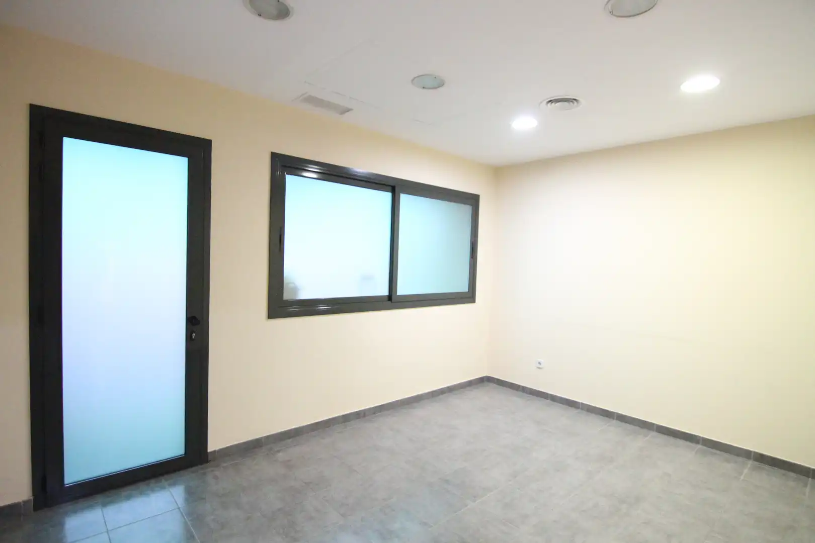 Local comercial de lloguer a Carrer de Lluís Puigjaner 8, imagen 11