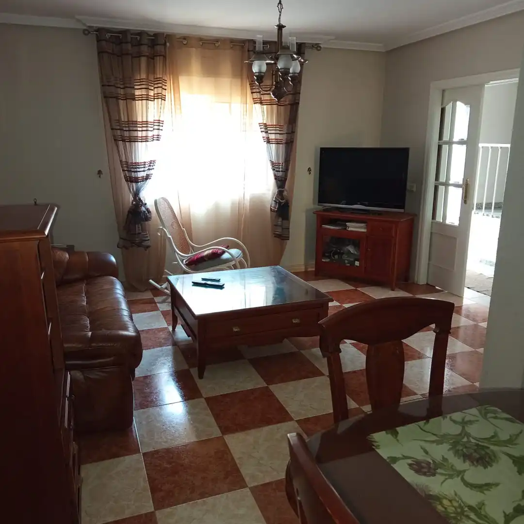 Sala d'estar de Casa adosada en venda en Badajoz amb Aire condicionat, Calefacció i Terrassa