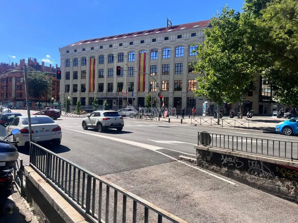 Vista exterior de Pis en venda en Madrid amb Aire condicionat i Calefacció