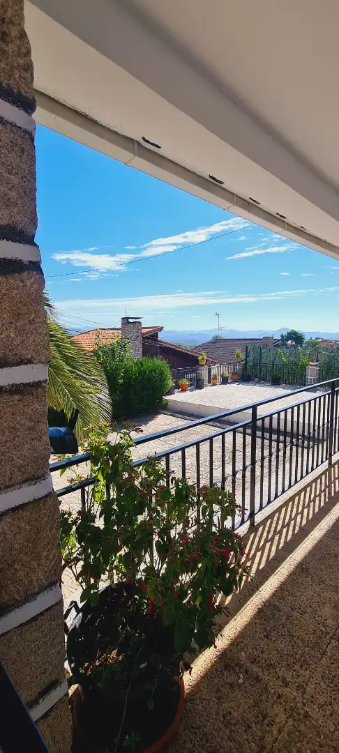 Vista exterior de Casa o chalet en venta en El Tiemblo  con Aire acondicionado, Jardín privado y Terraza