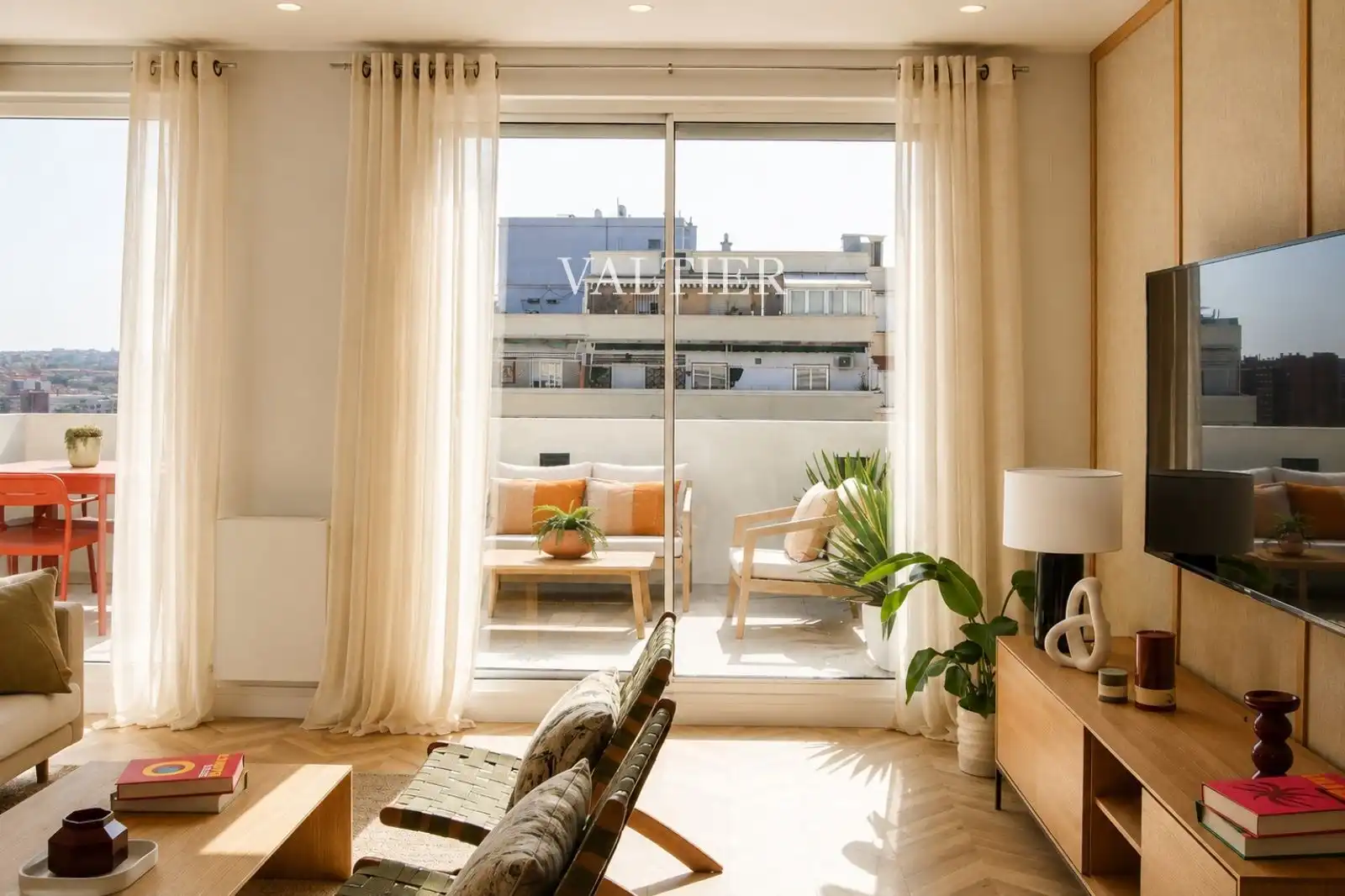 Sala d'estar de Àtic en venda en Madrid amb Aire condicionat, Terrassa i Moblat