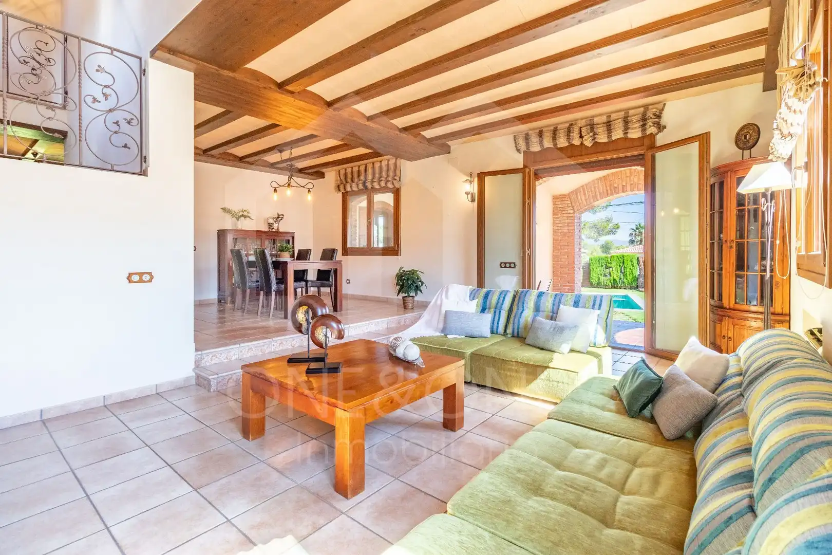 Sala d'estar de Casa o xalet en venda en Mont-roig del Camp amb Aire condicionat, Calefacció i Jardí privat