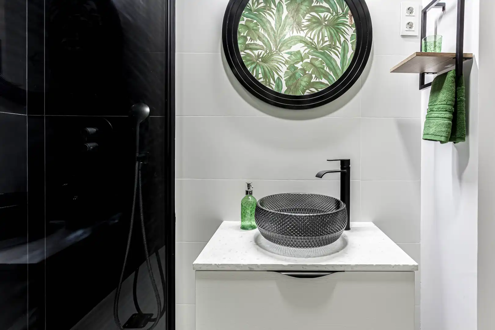 Bathroom of Flat for rent in Madrid  with Air Conditioner, Heating and Parquet flooring