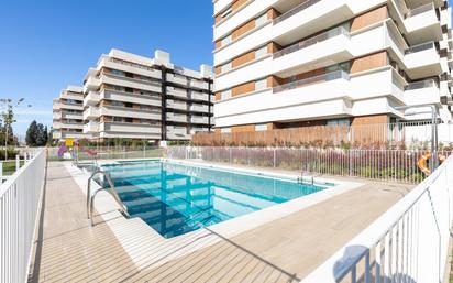 Swimming pool of Flat for sale in  Granada Capital  with Terrace and Balcony